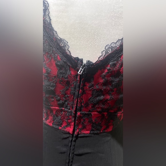 Hot Topic Royal Bones By Tripp Red & Black Lace Hi-Low Dress size Large - Picture 4 of 10
